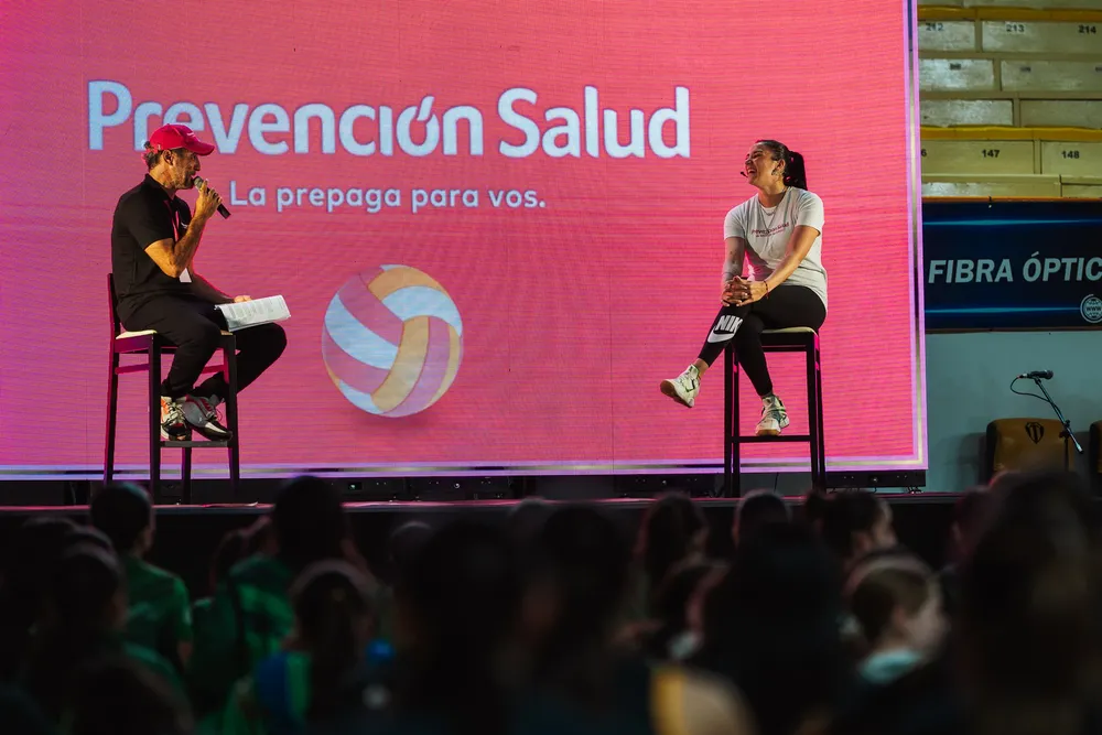 Yas Nizetich, ex capitana de la selección femenina de vóley .