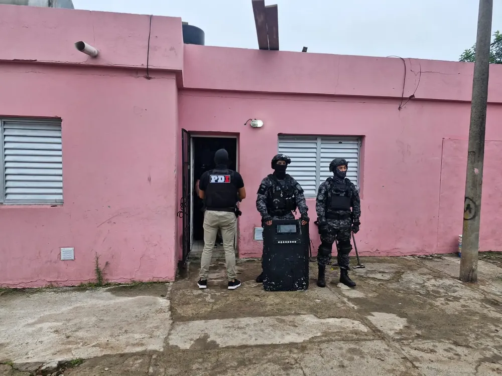 Domicilios ubicados en las calles 5 entre 52 y 54,  5 al 100 y  54 al 100  de la ciudad de Frontera