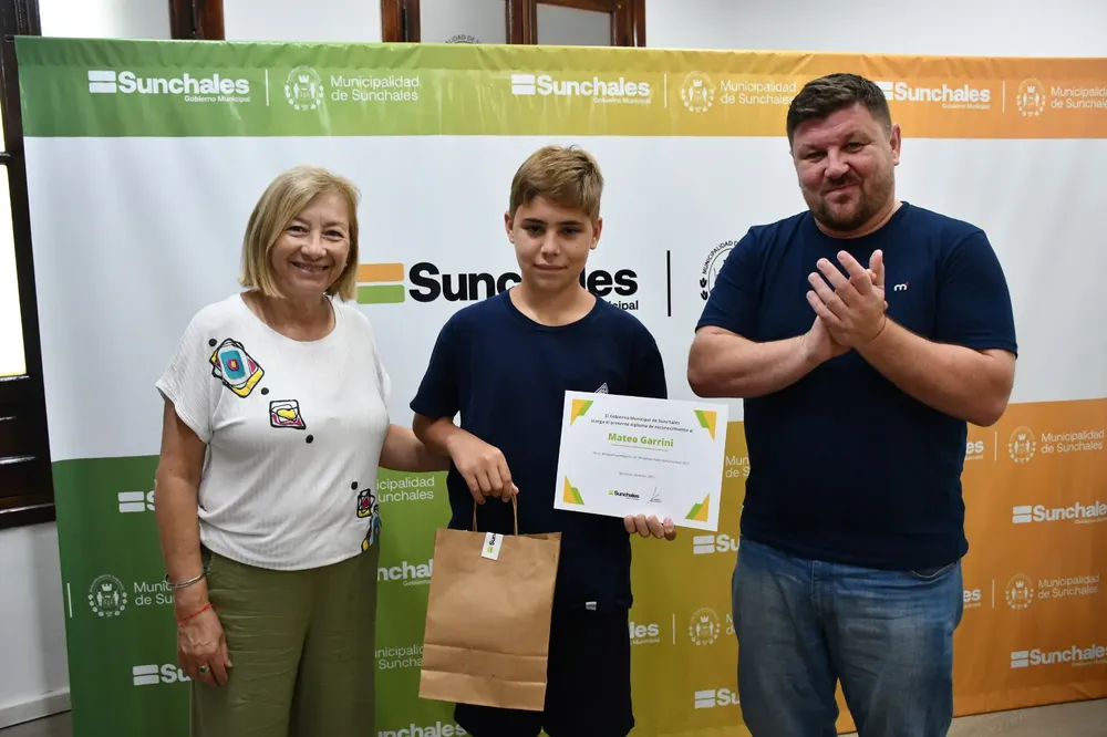 Juan Mateo Garrini, Colegio San José Secundario. Mención Especial en Olimpíadas Matemática.