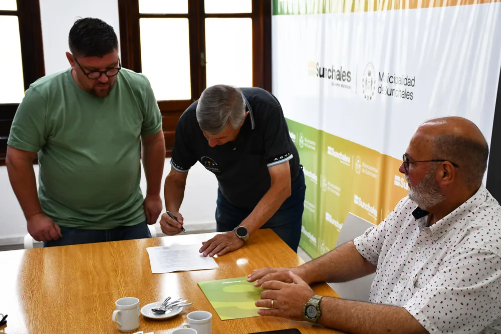 Firma_convenio_aporte_Bomberos3.JPG