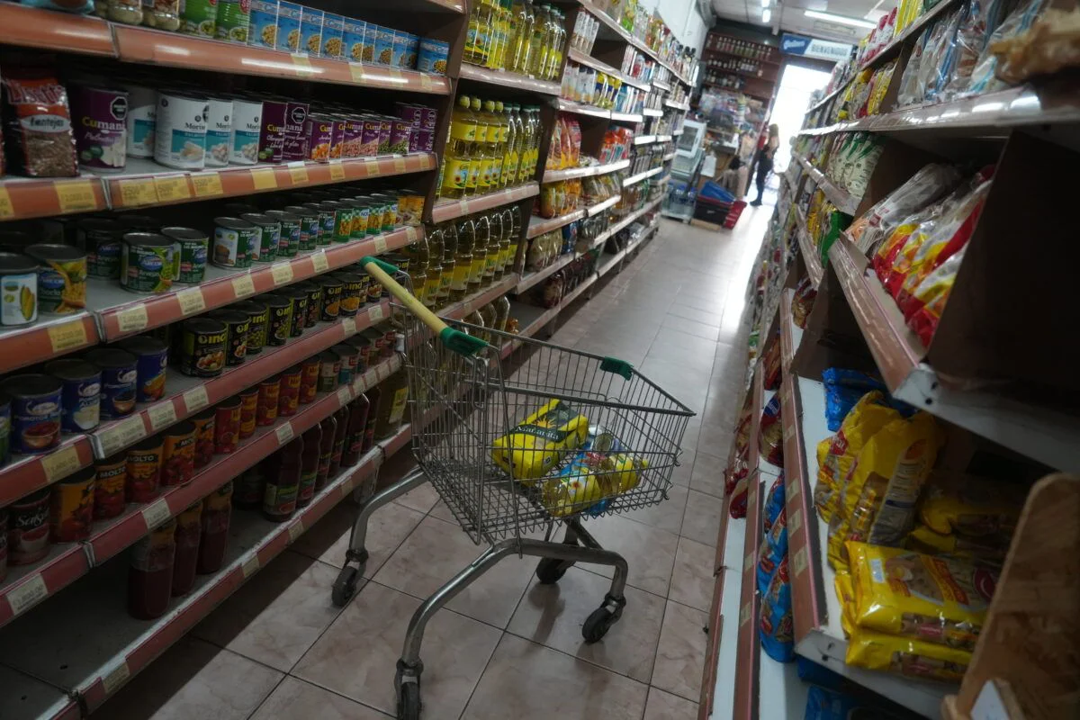 supermercado-gondola-Toni-Becerra-3-1200x800