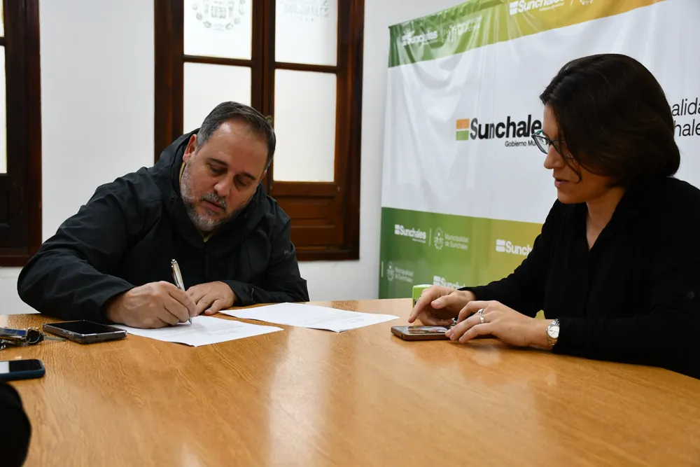 Firma_convenio_Municipio_Lácteos_Seelisberg.jpg
